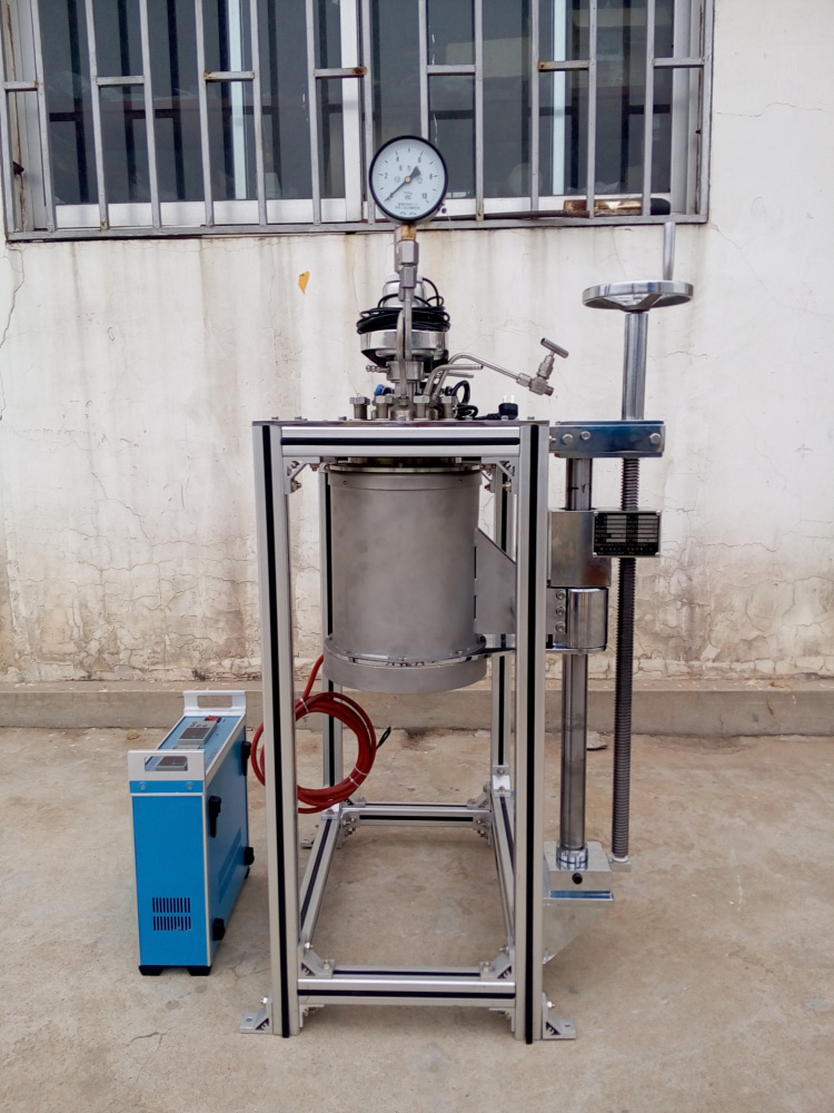 KCFD系列--加熱爐和釜體可下落、旋轉一邊1