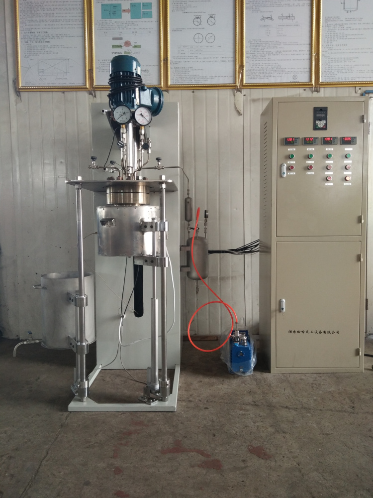 DFCF系列-釜體電動升降翻轉、加熱爐和水槽電動升降并可側移2