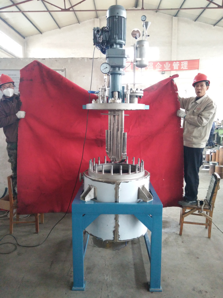 TFCF系列--電動升降釜蓋、直連攪拌、帶在線加料罐3